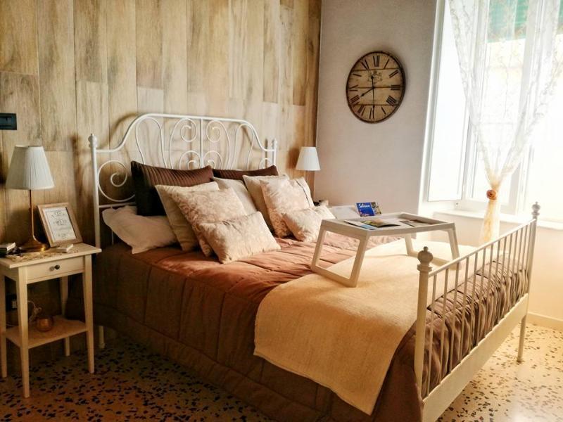 סלרנו Elegant B&B - Il Vicolo Storico מראה חיצוני תמונה