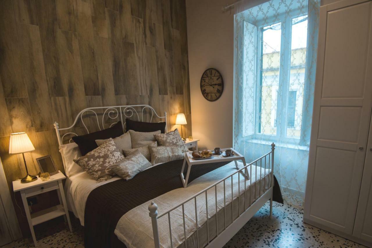 סלרנו Elegant B&B - Il Vicolo Storico מראה חיצוני תמונה