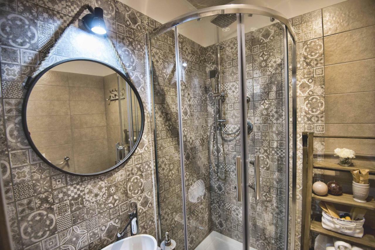 סלרנו Elegant B&B - Il Vicolo Storico מראה חיצוני תמונה