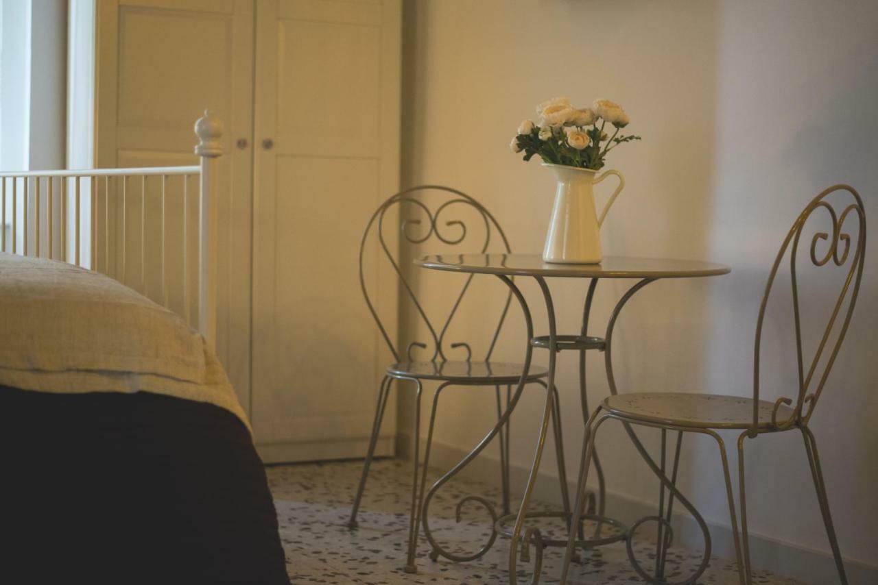 סלרנו Elegant B&B - Il Vicolo Storico מראה חיצוני תמונה