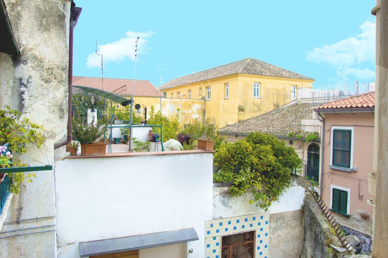 סלרנו Elegant B&B - Il Vicolo Storico מראה חיצוני תמונה